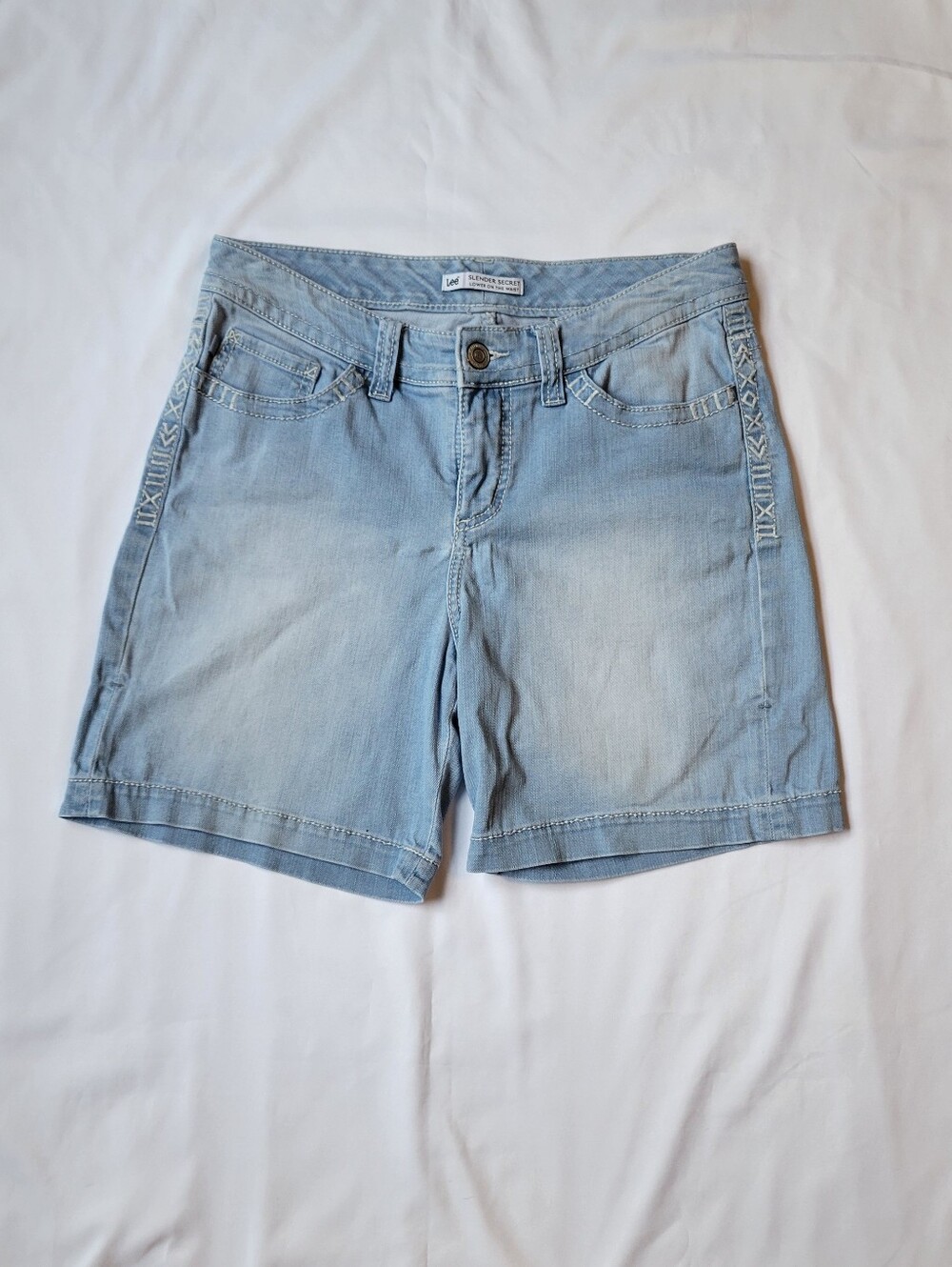 Lee Womens Slender Secret Lower On The Waist Jean Shorts Size 8 31" Embroidered